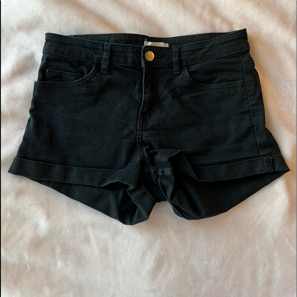 H&M black shorts